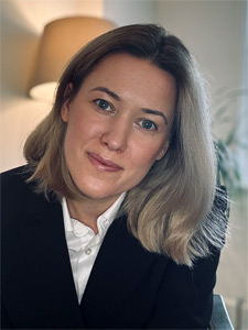 Photo of lecturer Justyna Kulczyk-Lewinska